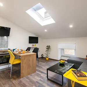 Hana - Attic In City Center Appartamento Pola